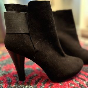 Cynthia Vincent Black boots size 9
